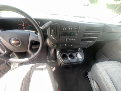 2024 Chevrolet Express Passenger 3500 1LT