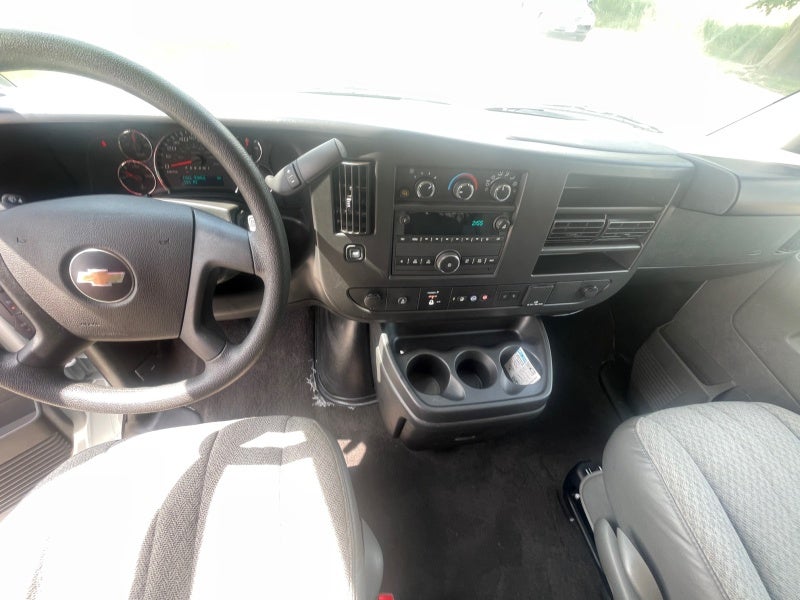 2024 Chevrolet Express Passenger 3500 1LT