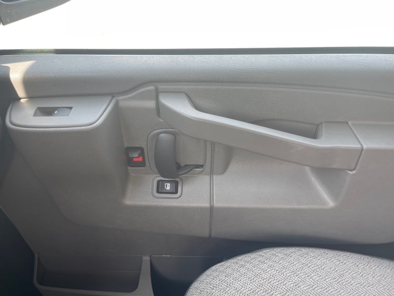 2024 Chevrolet Express Passenger 3500 1LT