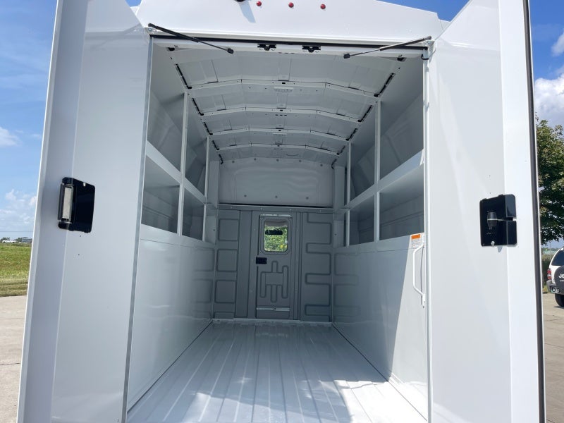 2025 GMC Savana Cutaway 3500 1WT