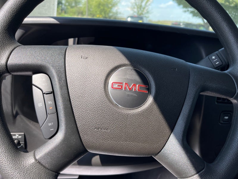 2025 GMC Savana Cutaway 3500 1WT