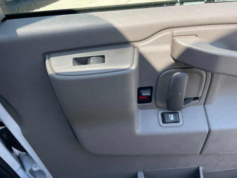 2025 GMC Savana Cutaway 3500 1WT