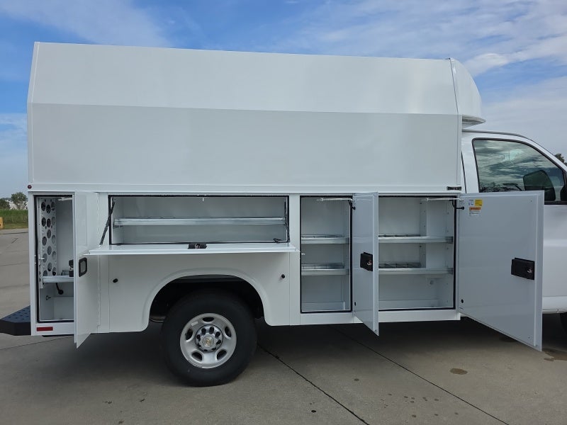 2025 Chevrolet Express Cutaway 3500 1WT