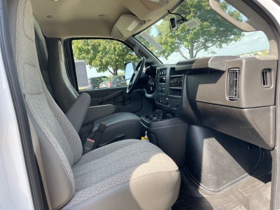 2025 Chevrolet Express Cutaway 3500 1WT
