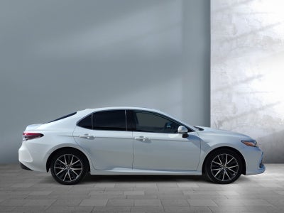 2022 Toyota Camry Hybrid XLE