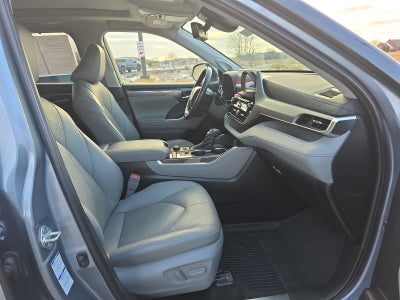 2022 Toyota Highlander Platinum