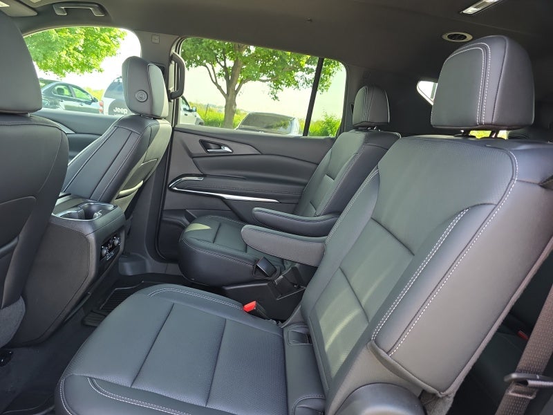 2025 Chevrolet Traverse AWD LT