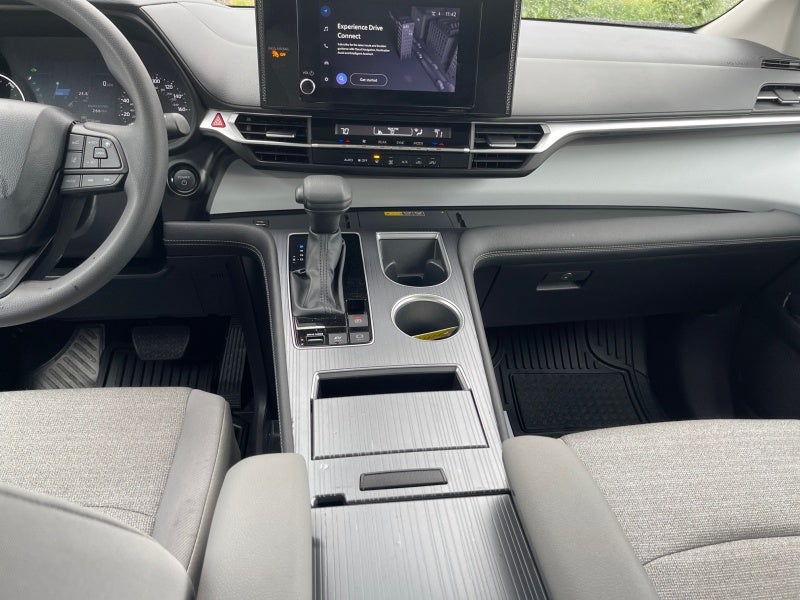 2025 Toyota Sienna LE