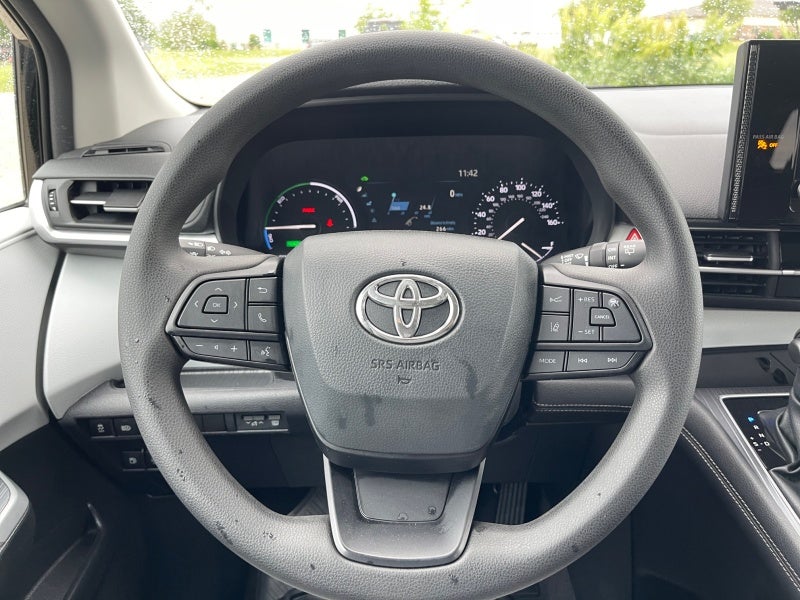 2025 Toyota Sienna LE