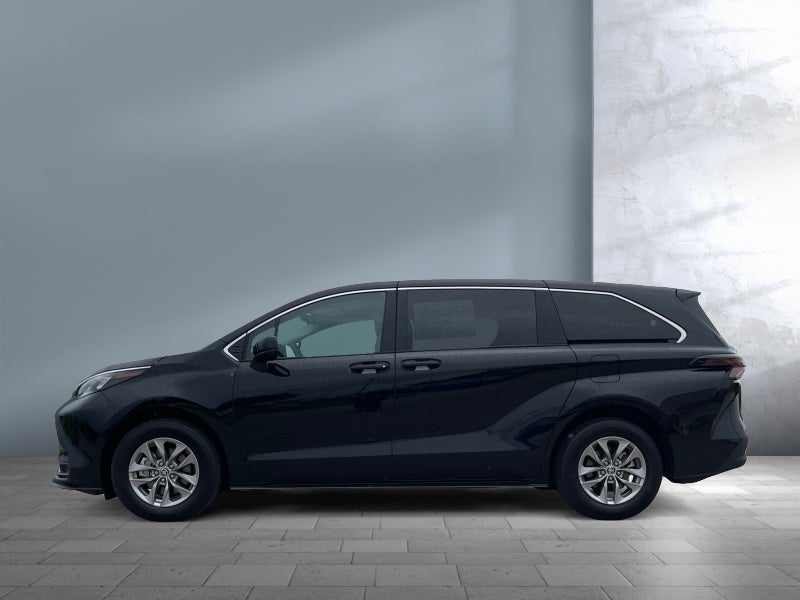 2025 Toyota Sienna LE