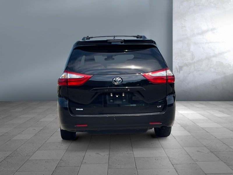 2019 Toyota Sienna LE