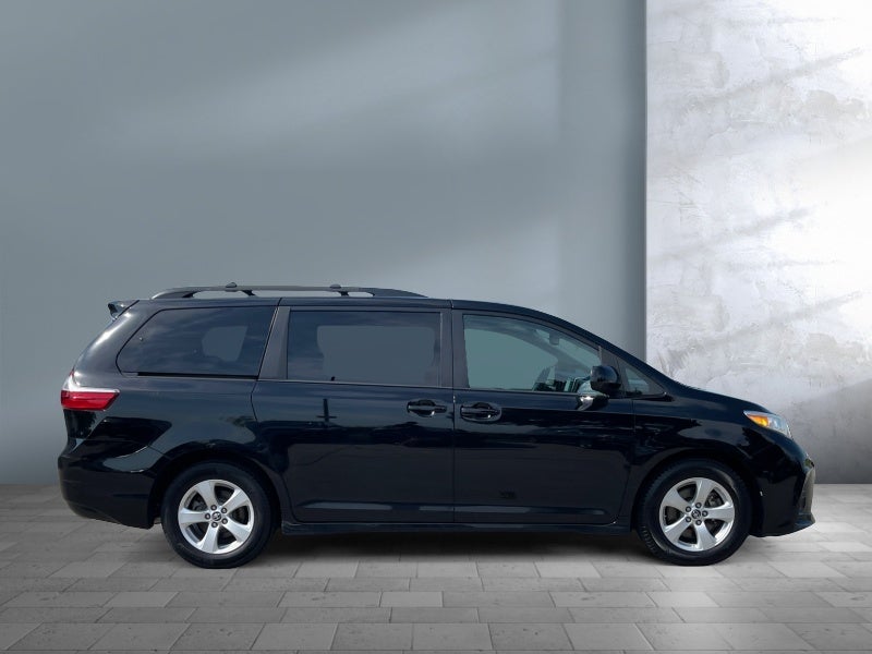 2019 Toyota Sienna LE