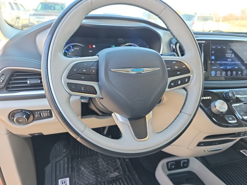 2017 Chrysler Pacifica Hybrid Platinum