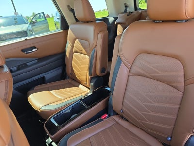 2023 Nissan Pathfinder Platinum