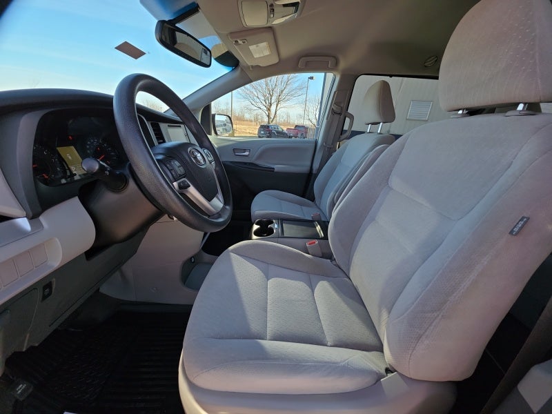 2016 Toyota Sienna LE