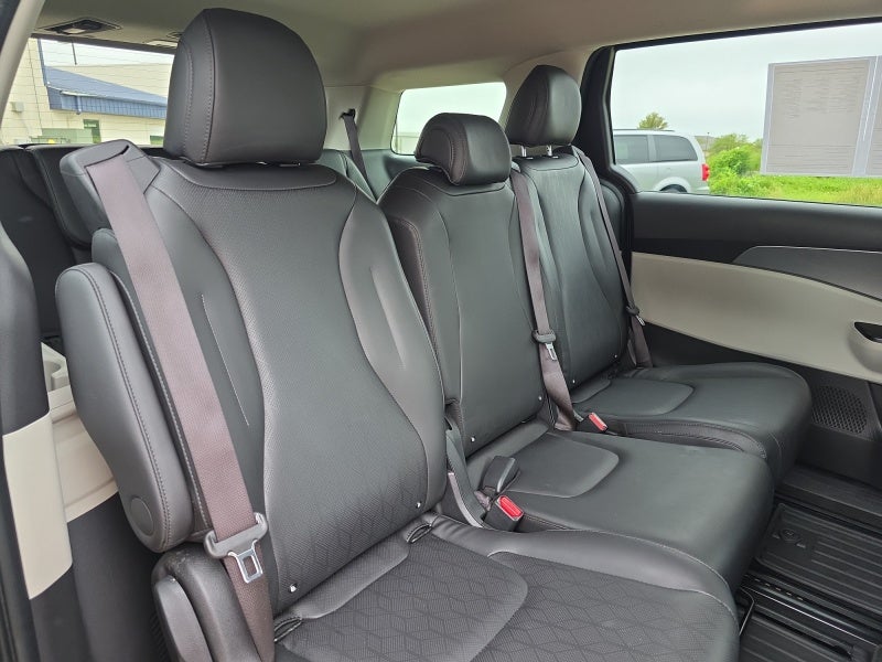 2023 Kia Carnival LX