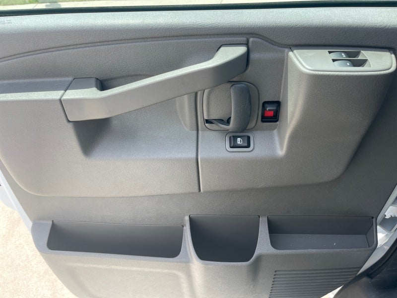 2025 GMC Savana Cutaway 3500 1WT