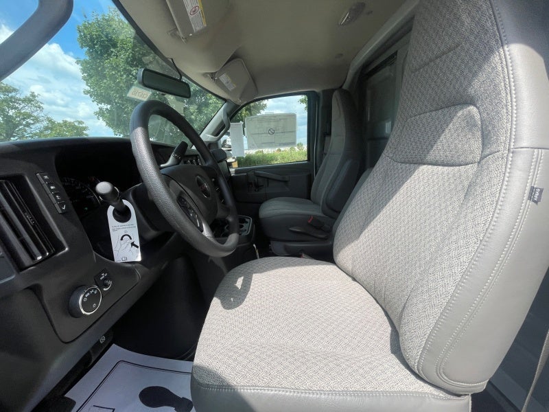 2025 GMC Savana Cutaway 3500 1WT