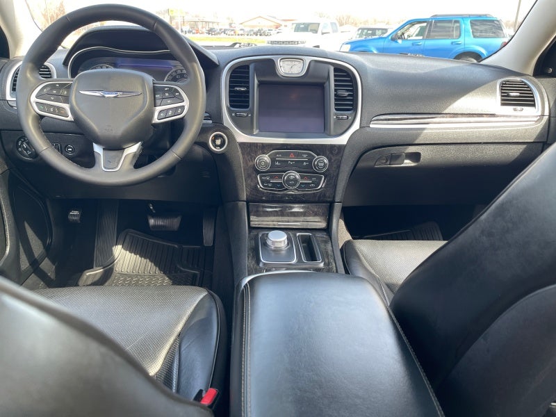 2022 Chrysler 300 Touring L