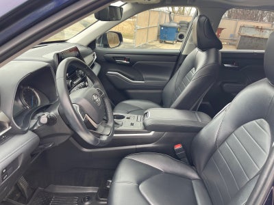2022 Toyota Highlander Hybrid XLE