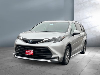 2024 Toyota Sienna XLE