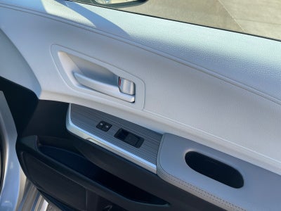 2025 Toyota Sienna LE