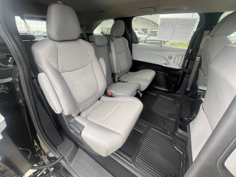 2025 Toyota Sienna LE