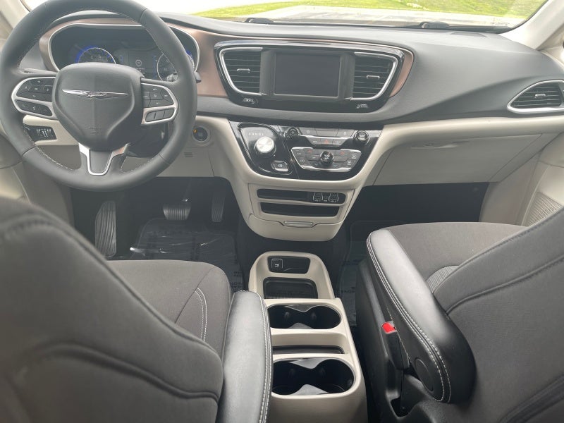 2024 Chrysler Voyager LX