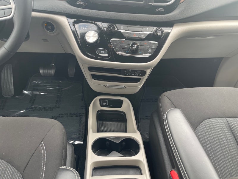 2024 Chrysler Voyager LX
