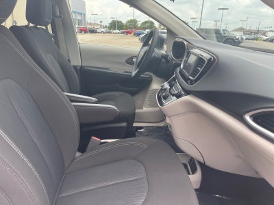 2024 Chrysler Voyager LX