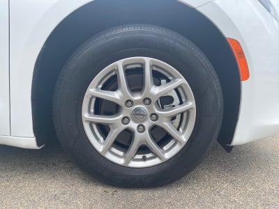 2024 Chrysler Voyager LX