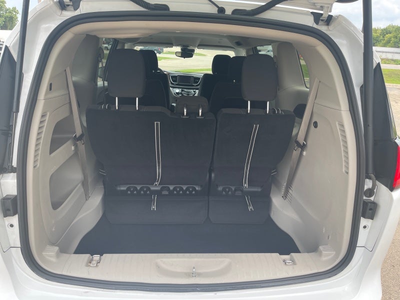 2024 Chrysler Voyager LX