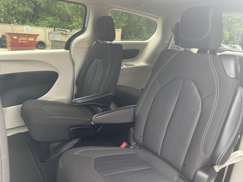 2024 Chrysler Voyager LX