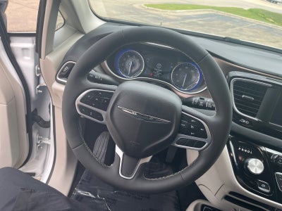 2024 Chrysler Voyager LX