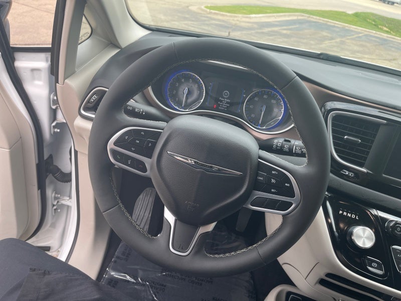 2024 Chrysler Voyager LX