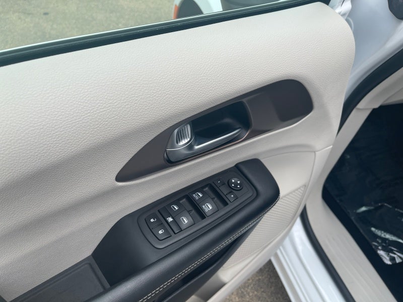 2024 Chrysler Voyager LX