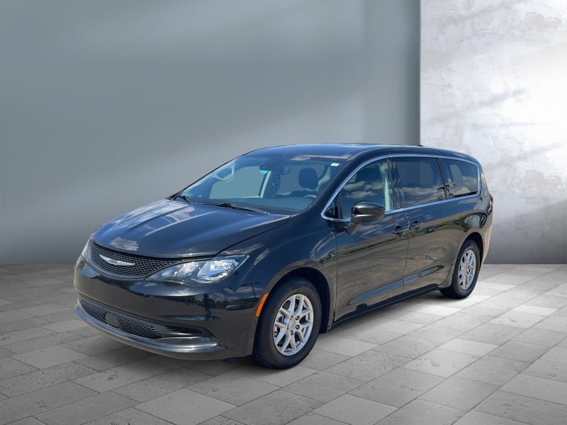 2023 Chrysler Voyager LX's photo