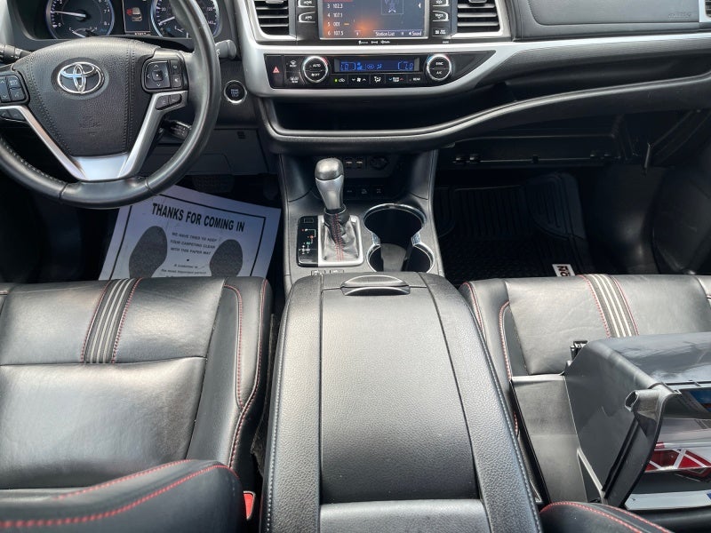 2019 Toyota Highlander SE
