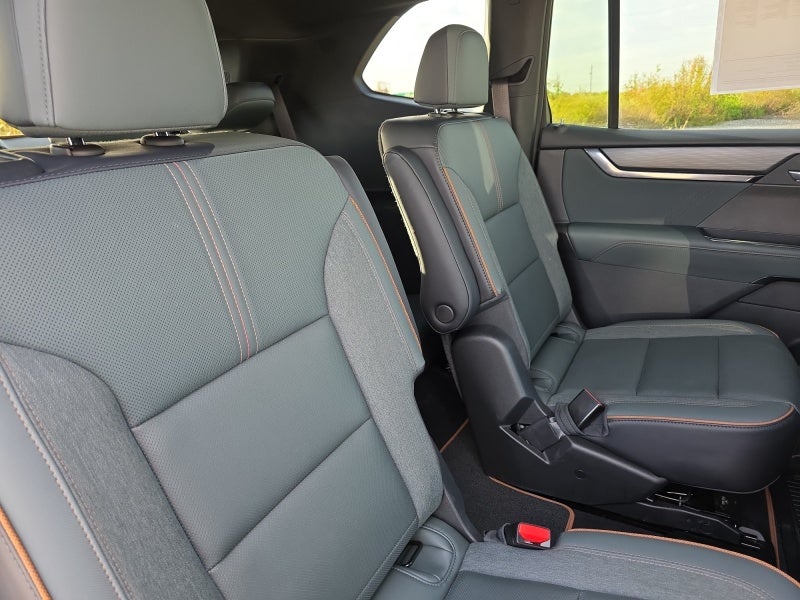 2025 GMC Acadia AT4