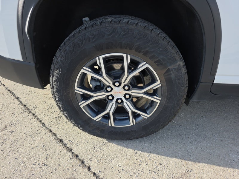 2025 GMC Acadia AT4