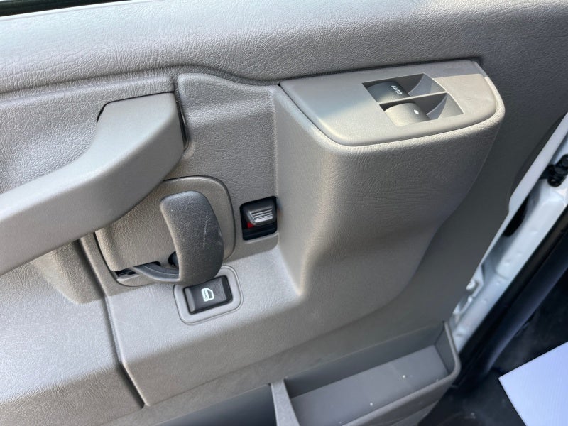 2025 Chevrolet Express Cutaway 3500 1WT