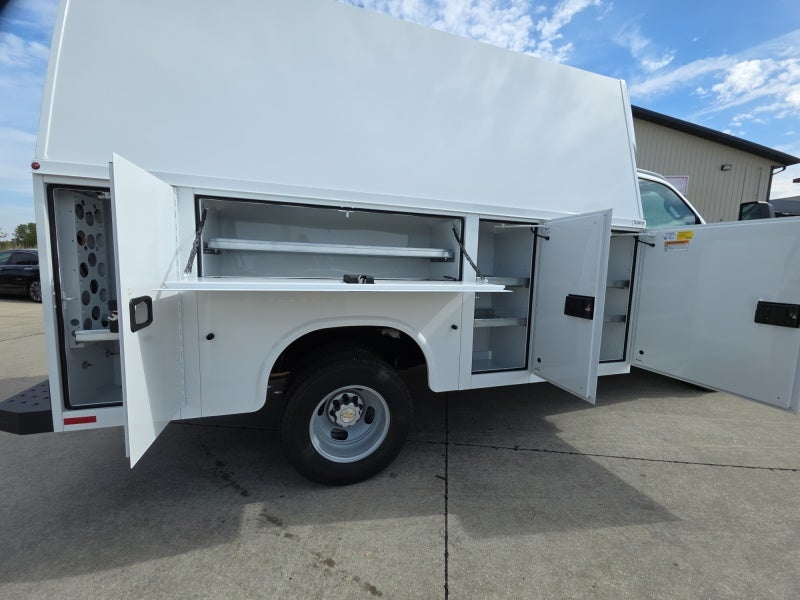 2025 Chevrolet Express Cutaway 3500 1WT