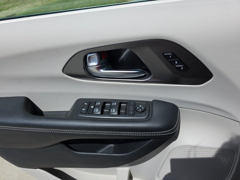 2020 Chrysler Pacifica Touring L Plus