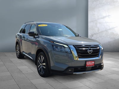 2022 Nissan Pathfinder Platinum