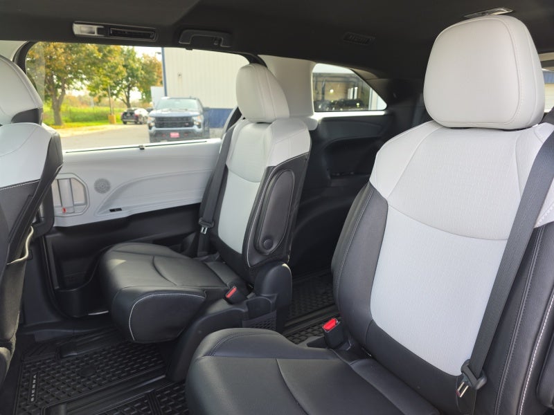 2025 Toyota Sienna LE