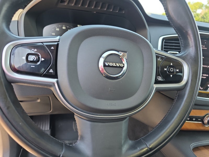 2022 Volvo XC90 Momentum